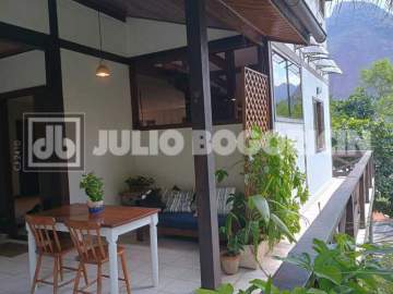 Linda casa triplex em Laranjeiras;!!4 suítes,amplo terreno-Uma casa com muito espaço,conforto e privacidade - JBF61613