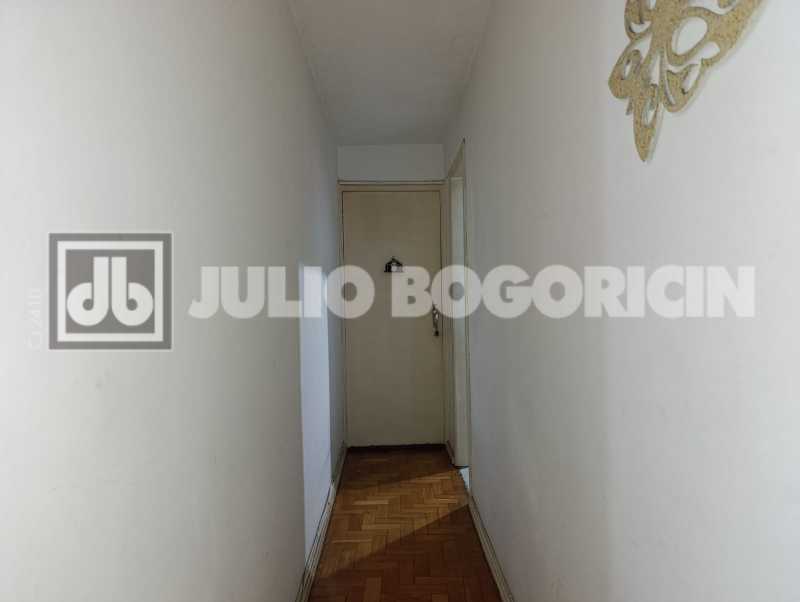 19 CORREDOR ENTRADA. - 18
