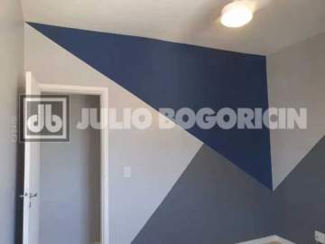 Apto reformado,com varanda, 2 quartos e vaga-Condominio com infra de lazer!! - JBAP211260