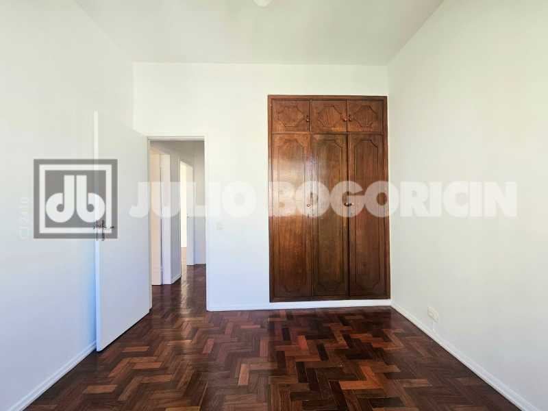 Conheça 33e10722-0203-4f58-a89b-d5bee0 do imóvel - Botafogo! Rua Eduardo Guinle, três quartos, indevassável, dependência completa. Vaga de garagem. - JBF38460 - 19 33e10722-0203-4f58-a89b-d5bee0 - 19