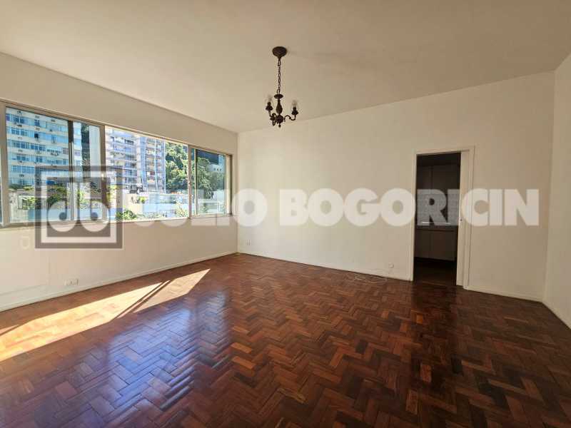 Conheça 81c41c4d-d04f-4819-8b8d-6568c0 do imóvel - Botafogo! Rua Eduardo Guinle, três quartos, indevassável, dependência completa. Vaga de garagem. - JBF38460 - 8 81c41c4d-d04f-4819-8b8d-6568c0 - 8
