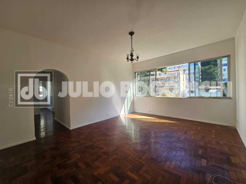 Conheça c394010c-d1ba-42f9-a201-ba3966 do imóvel - Botafogo! Rua Eduardo Guinle, três quartos, indevassável, dependência completa. Vaga de garagem. - JBF38460 - 10 c394010c-d1ba-42f9-a201-ba3966 - 10