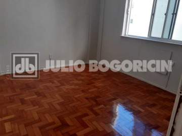 EXCELENTE SALA E QUARTO REFORMADO, VISTA LIVRE, SILENCIOSO, COM 39 , EM COPACABANA, NO MELHOR TRECHO DA RAIMUNDO CORREEA, O PRÉDIO ACEITA Airbnb - JBC102233