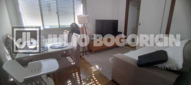 Conheça 4 do imóvel - Apartamento, 2 quartos, dependências completas, vaga de garagem escriturada, fácil acesso ao Centro, Zona Sul e Norte, próximo a Colégio Militar, farta condução e comércio. - JBT207401 - 4 4 - 4