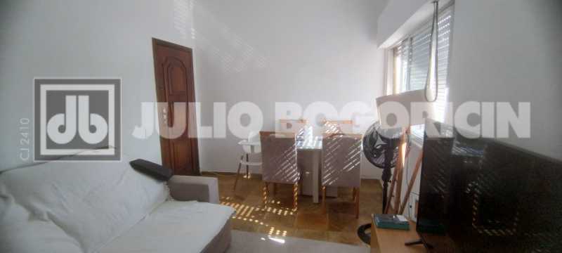 Conheça 5 do imóvel - Apartamento, 2 quartos, dependências completas, vaga de garagem escriturada, fácil acesso ao Centro, Zona Sul e Norte, próximo a Colégio Militar, farta condução e comércio. - JBT207401 - 5 5 - 5