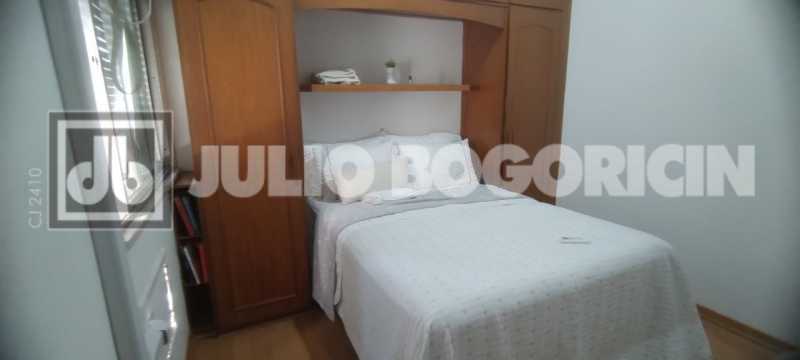 Conheça 7 do imóvel - Apartamento, 2 quartos, dependências completas, vaga de garagem escriturada, fácil acesso ao Centro, Zona Sul e Norte, próximo a Colégio Militar, farta condução e comércio. - JBT207401 - 7 7 - 7