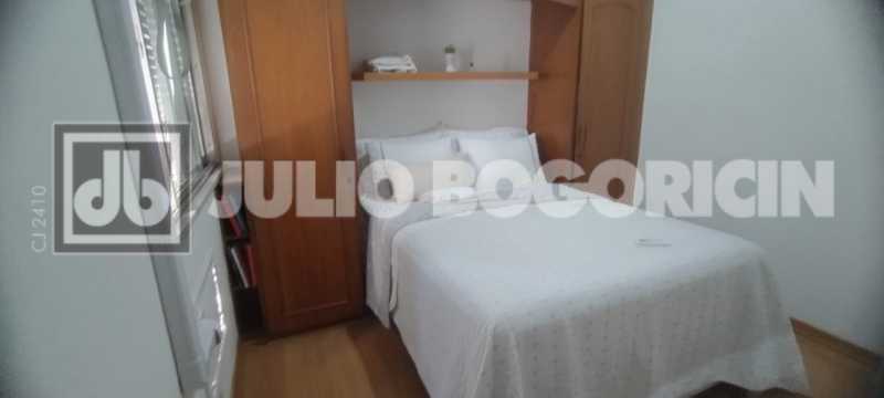 Conheça 8 do imóvel - Apartamento, 2 quartos, dependências completas, vaga de garagem escriturada, fácil acesso ao Centro, Zona Sul e Norte, próximo a Colégio Militar, farta condução e comércio. - JBT207401 - 8 8 - 8