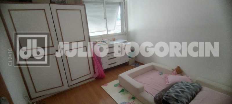 Conheça 9 do imóvel - Apartamento, 2 quartos, dependências completas, vaga de garagem escriturada, fácil acesso ao Centro, Zona Sul e Norte, próximo a Colégio Militar, farta condução e comércio. - JBT207401 - 9 9 - 9