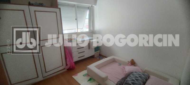 Conheça 12 do imóvel - Apartamento, 2 quartos, dependências completas, vaga de garagem escriturada, fácil acesso ao Centro, Zona Sul e Norte, próximo a Colégio Militar, farta condução e comércio. - JBT207401 - 12 12 - 12