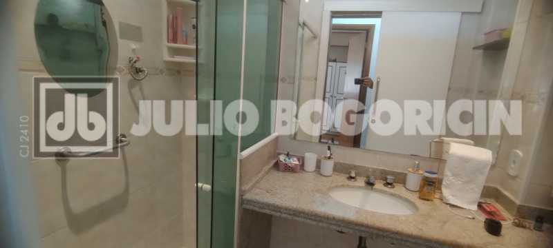 Conheça 14 do imóvel - Apartamento, 2 quartos, dependências completas, vaga de garagem escriturada, fácil acesso ao Centro, Zona Sul e Norte, próximo a Colégio Militar, farta condução e comércio. - JBT207401 - 14 14 - 14