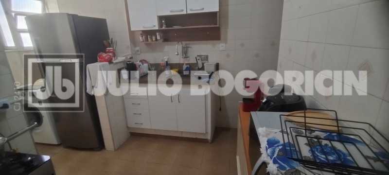 Conheça 18 do imóvel - Apartamento, 2 quartos, dependências completas, vaga de garagem escriturada, fácil acesso ao Centro, Zona Sul e Norte, próximo a Colégio Militar, farta condução e comércio. - JBT207401 - 18 18 - 18
