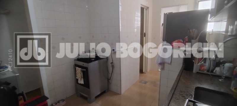 Conheça 20 do imóvel - Apartamento, 2 quartos, dependências completas, vaga de garagem escriturada, fácil acesso ao Centro, Zona Sul e Norte, próximo a Colégio Militar, farta condução e comércio. - JBT207401 - 20 20 - 20