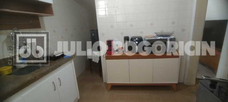 Conheça 21 do imóvel - Apartamento, 2 quartos, dependências completas, vaga de garagem escriturada, fácil acesso ao Centro, Zona Sul e Norte, próximo a Colégio Militar, farta condução e comércio. - JBT207401 - 21 21 - 21