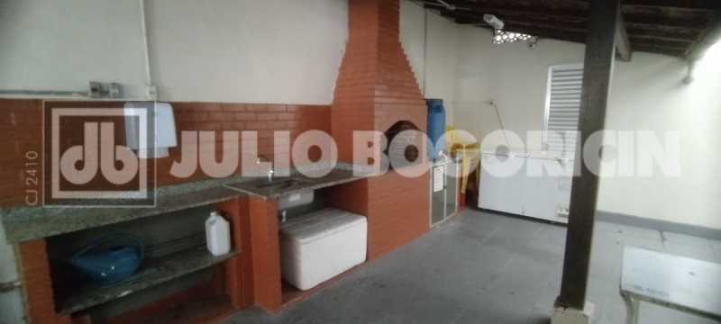 Conheça 25 do imóvel - Apartamento, 2 quartos, dependências completas, vaga de garagem escriturada, fácil acesso ao Centro, Zona Sul e Norte, próximo a Colégio Militar, farta condução e comércio. - JBT207401 - 25 25 - 25