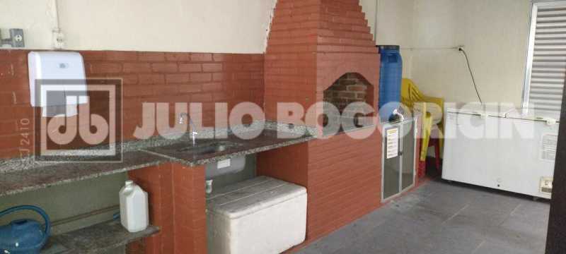Conheça 27 do imóvel - Apartamento, 2 quartos, dependências completas, vaga de garagem escriturada, fácil acesso ao Centro, Zona Sul e Norte, próximo a Colégio Militar, farta condução e comércio. - JBT207401 - 27 27 - 27