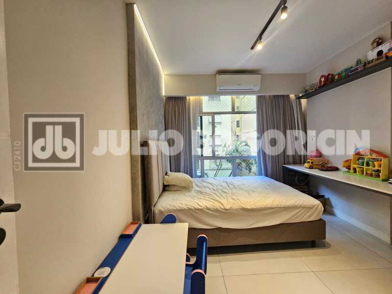 Conheça 2de27c8d-fadc-40ed-bfbf-9f647b do imóvel - Paissandu! Quadra da praia, apartamento amplo, reformado, três quartos, suíte. Duas vagas de garagem. - JBF38498 - 11 2de27c8d-fadc-40ed-bfbf-9f647b - 11
