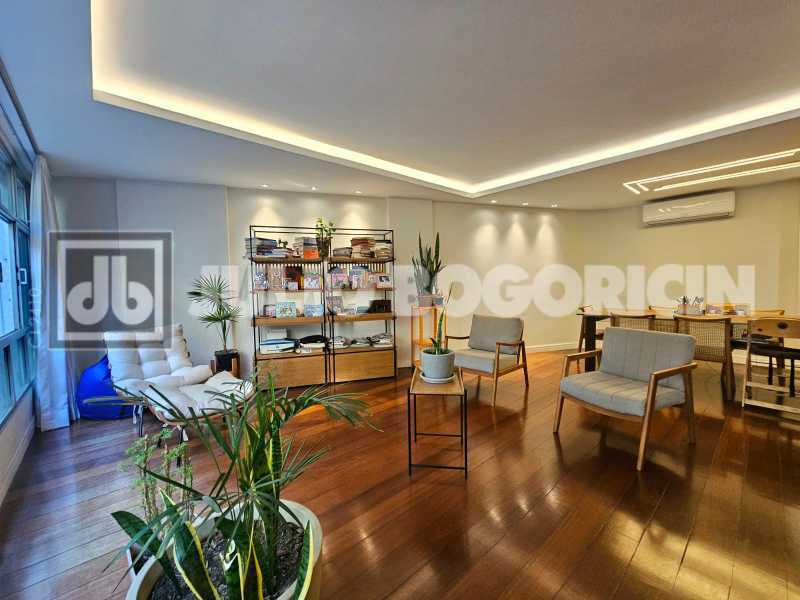 Conheça 7ec37f2a-f70f-451a-a2fc-ce3372 do imóvel - Paissandu! Quadra da praia, apartamento amplo, reformado, três quartos, suíte. Duas vagas de garagem. - JBF38498 - 5 7ec37f2a-f70f-451a-a2fc-ce3372 - 5