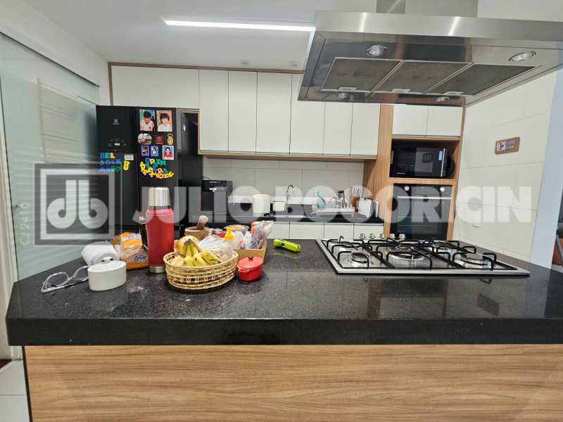Conheça 9e4e0439-43c4-4d16-b047-11532d do imóvel - Paissandu! Quadra da praia, apartamento amplo, reformado, três quartos, suíte. Duas vagas de garagem. - JBF38498 - 24 9e4e0439-43c4-4d16-b047-11532d - 24