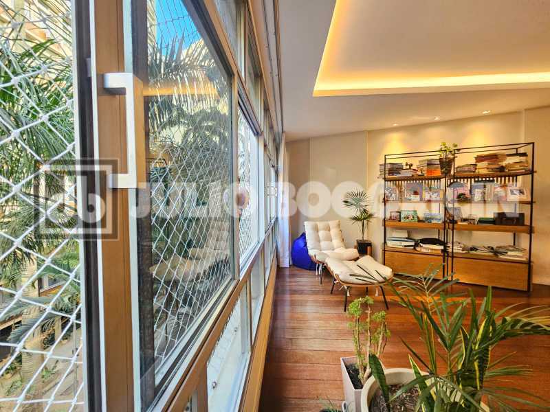 Conheça 25fd5f25-b4a5-41dd-9246-8dde7f do imóvel - Paissandu! Quadra da praia, apartamento amplo, reformado, três quartos, suíte. Duas vagas de garagem. - JBF38498 - 4 25fd5f25-b4a5-41dd-9246-8dde7f - 4