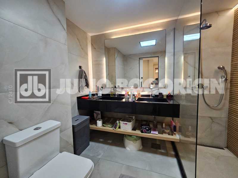 Conheça 52ddba72-0e43-46dd-87e9-6cf908 do imóvel - Paissandu! Quadra da praia, apartamento amplo, reformado, três quartos, suíte. Duas vagas de garagem. - JBF38498 - 12 52ddba72-0e43-46dd-87e9-6cf908 - 12