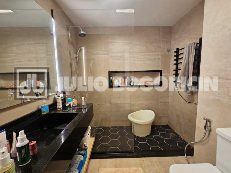 Conheça 60f086c8-7084-45d5-9a80-4b63ae do imóvel - Paissandu! Quadra da praia, apartamento amplo, reformado, três quartos, suíte. Duas vagas de garagem. - JBF38498 - 14 60f086c8-7084-45d5-9a80-4b63ae - 14