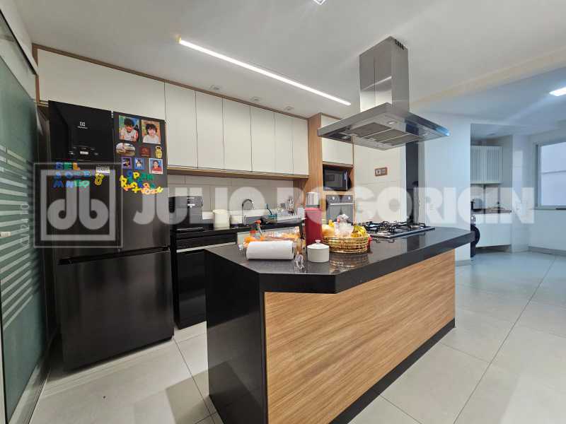 Conheça 102e51c6-cb80-4903-a205-473bf6 do imóvel - Paissandu! Quadra da praia, apartamento amplo, reformado, três quartos, suíte. Duas vagas de garagem. - JBF38498 - 15 102e51c6-cb80-4903-a205-473bf6 - 15