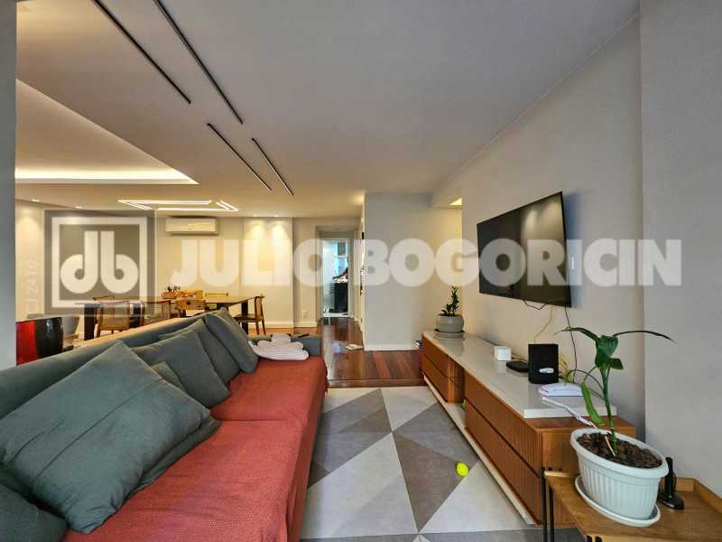 Conheça a1e56967-5f30-4f49-a51c-394bb2 do imóvel - Paissandu! Quadra da praia, apartamento amplo, reformado, três quartos, suíte. Duas vagas de garagem. - JBF38498 - 9 a1e56967-5f30-4f49-a51c-394bb2 - 9