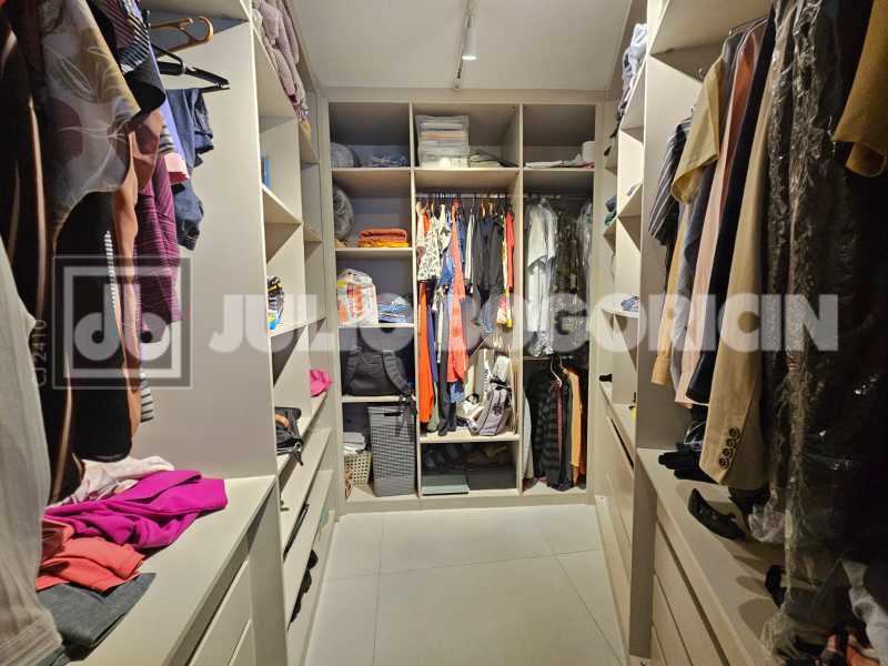Conheça bb2ef43a-d8c8-4342-93c2-46dbe5 do imóvel - Paissandu! Quadra da praia, apartamento amplo, reformado, três quartos, suíte. Duas vagas de garagem. - JBF38498 - 22 bb2ef43a-d8c8-4342-93c2-46dbe5 - 22
