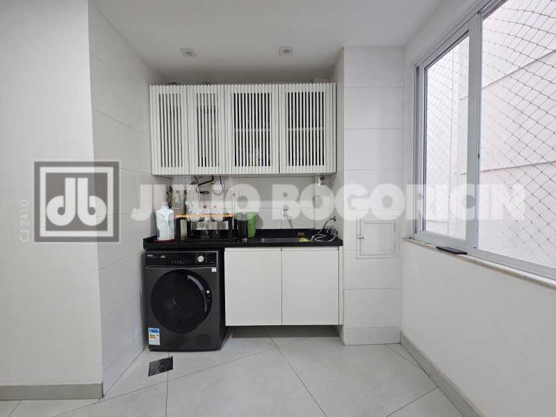 Conheça f7a0a46d-c609-492a-aa52-c86f3d do imóvel - Paissandu! Quadra da praia, apartamento amplo, reformado, três quartos, suíte. Duas vagas de garagem. - JBF38498 - 26 f7a0a46d-c609-492a-aa52-c86f3d - 26