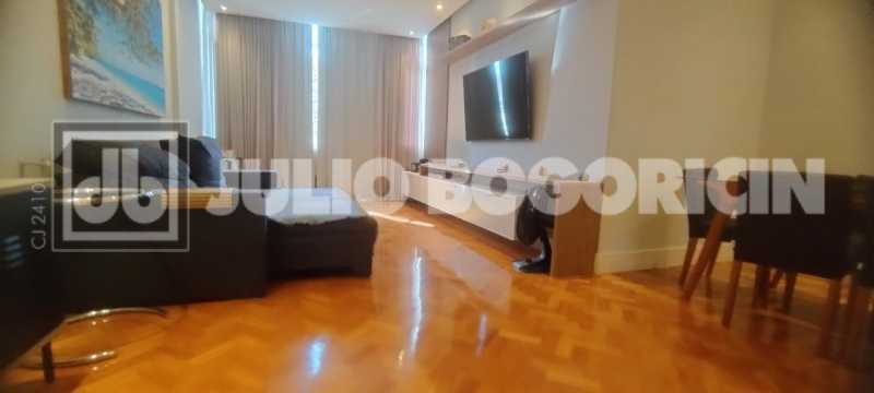 Conheça 3 2 do imóvel - Alto Rua Uruguai, área nobre. Lindíssimo apartamento, 3 quartos (suíte), dependências completas, vaga de garagem. Sol matinal. Metrô Uruguai e farta comércio e condução. NADA A FAZER !!! - JBT305455 - 3 3 2 - 3