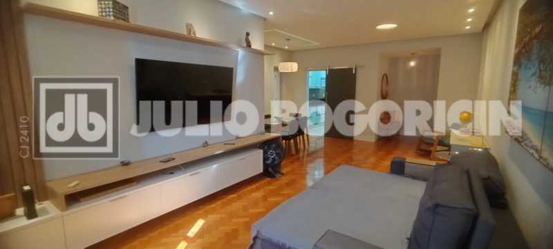 Conheça 9 2 do imóvel - Alto Rua Uruguai, área nobre. Lindíssimo apartamento, 3 quartos (suíte), dependências completas, vaga de garagem. Sol matinal. Metrô Uruguai e farta comércio e condução. NADA A FAZER !!! - JBT305455 - 9 9 2 - 9