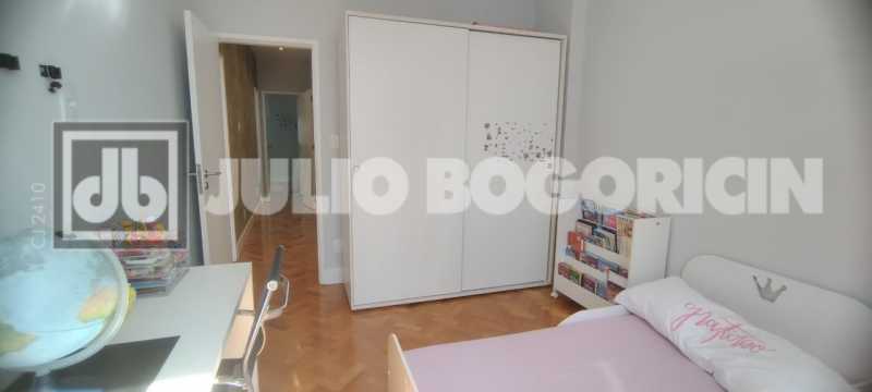 Conheça 17 2 do imóvel - Alto Rua Uruguai, área nobre. Lindíssimo apartamento, 3 quartos (suíte), dependências completas, vaga de garagem. Sol matinal. Metrô Uruguai e farta comércio e condução. NADA A FAZER !!! - JBT305455 - 17 17 2 - 17