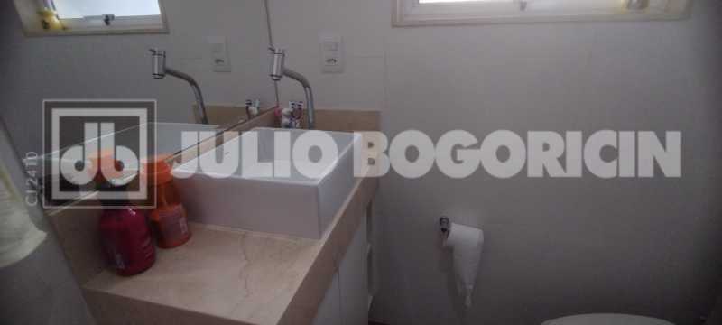 Conheça 18 2 do imóvel - Alto Rua Uruguai, área nobre. Lindíssimo apartamento, 3 quartos (suíte), dependências completas, vaga de garagem. Sol matinal. Metrô Uruguai e farta comércio e condução. NADA A FAZER !!! - JBT305455 - 18 18 2 - 18