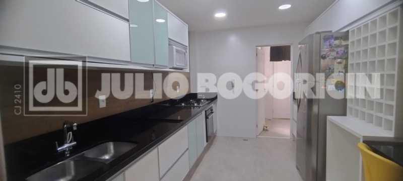 Conheça 21 2 do imóvel - Alto Rua Uruguai, área nobre. Lindíssimo apartamento, 3 quartos (suíte), dependências completas, vaga de garagem. Sol matinal. Metrô Uruguai e farta comércio e condução. NADA A FAZER !!! - JBT305455 - 21 21 2 - 21