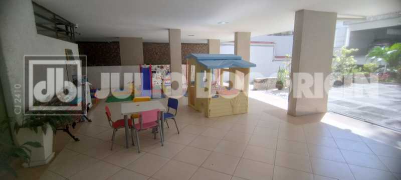 Conheça 27 2 do imóvel - Alto Rua Uruguai, área nobre. Lindíssimo apartamento, 3 quartos (suíte), dependências completas, vaga de garagem. Sol matinal. Metrô Uruguai e farta comércio e condução. NADA A FAZER !!! - JBT305455 - 27 27 2 - 27