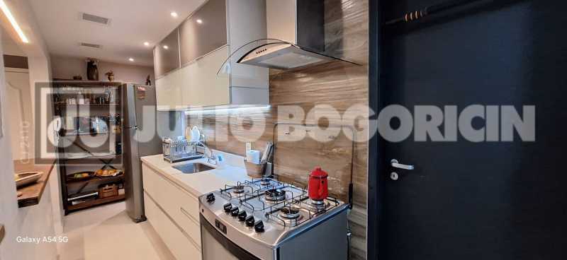 Conheça 1000220370 do imóvel - Julio Bogoricin Vende Apartamento 2 Quartos ( 1 Suíte ) Dependência Completa Cond. Parque Das Rosas Barra da Tijuca - JBB216525 - 20 1000220370 - 20