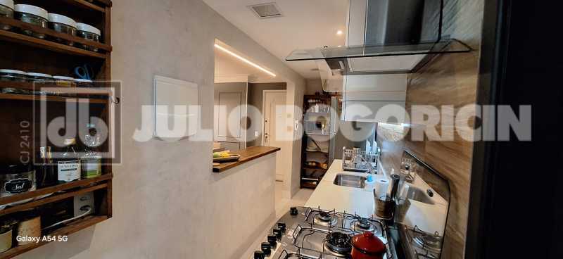 Conheça 1000220371 do imóvel - Julio Bogoricin Vende Apartamento 2 Quartos ( 1 Suíte ) Dependência Completa Cond. Parque Das Rosas Barra da Tijuca - JBB216525 - 21 1000220371 - 21
