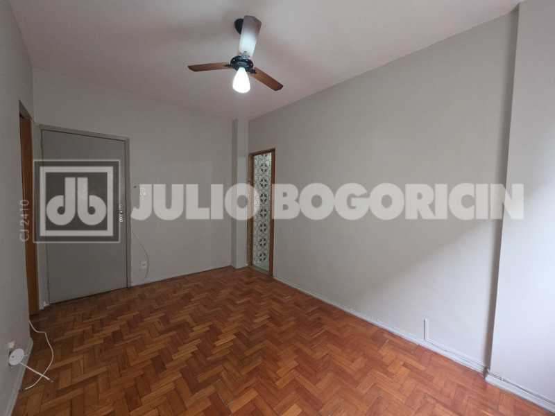 Conheça 1 do imóvel - Excelente localização. Apartamento, 2 quartos entre Rua Aquidabã e Dias da Cruz, farto comércio e condução. - JBM223778 - 1 1 - 1