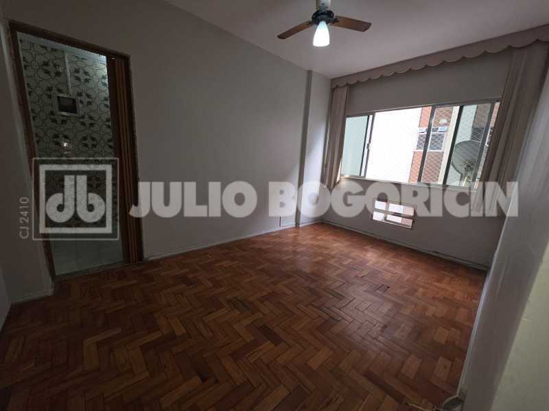 Conheça 2 do imóvel - Excelente localização. Apartamento, 2 quartos entre Rua Aquidabã e Dias da Cruz, farto comércio e condução. - JBM223778 - 2 2 - 2