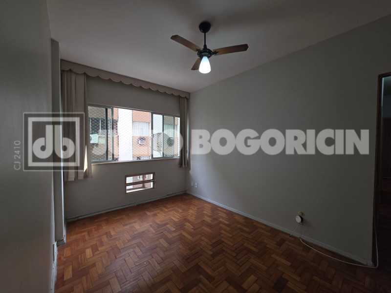 Conheça 3 do imóvel - Excelente localização. Apartamento, 2 quartos entre Rua Aquidabã e Dias da Cruz, farto comércio e condução. - JBM223778 - 3 3 - 3