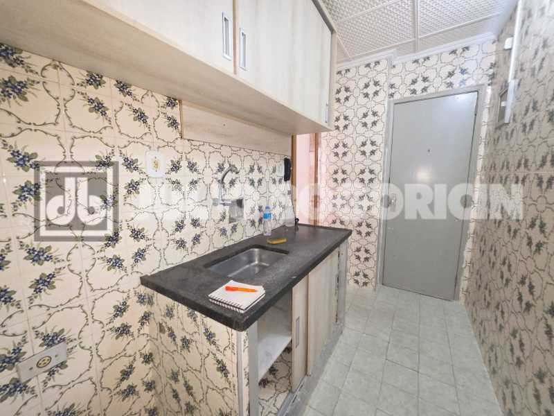 Conheça 8 do imóvel - Excelente localização. Apartamento, 2 quartos entre Rua Aquidabã e Dias da Cruz, farto comércio e condução. - JBM223778 - 8 8 - 8