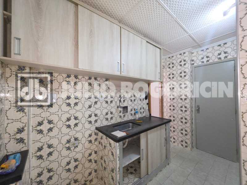 Conheça 11 do imóvel - Excelente localização. Apartamento, 2 quartos entre Rua Aquidabã e Dias da Cruz, farto comércio e condução. - JBM223778 - 11 11 - 11