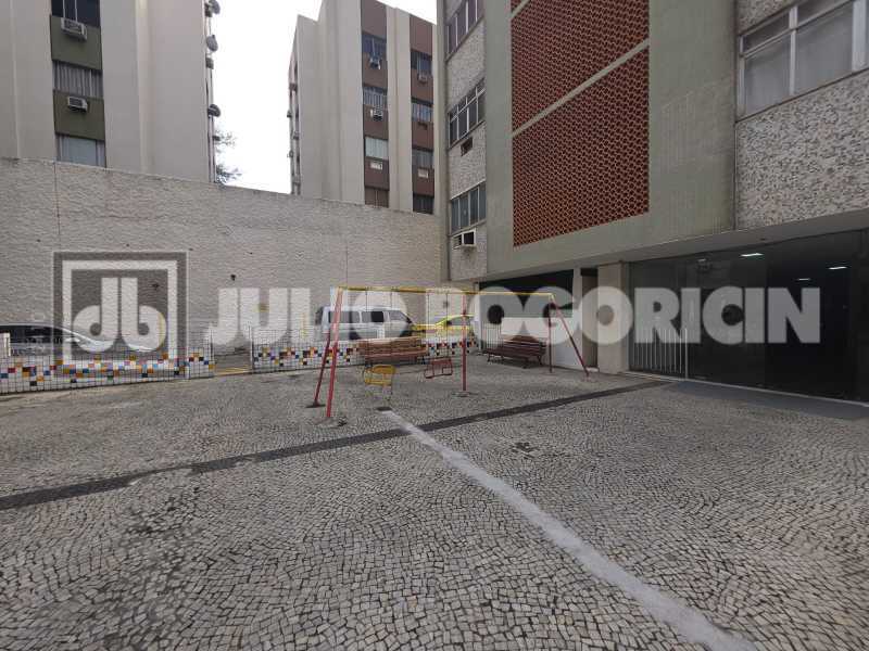 Conheça 29 do imóvel - Excelente localização. Apartamento, 2 quartos entre Rua Aquidabã e Dias da Cruz, farto comércio e condução. - JBM223778 - 27 29 - 27