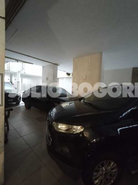 Conheça garagem do imóvel - Sala Quarto Praia - Metrô - JBF17187 - 9 garagem - 9