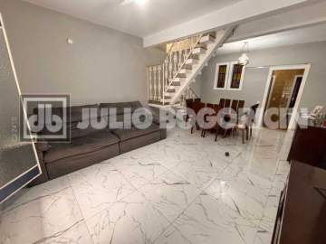 Ótima localização - Casa em Condomínio duplex - 4 quartos - área goumet - vaga - dependência completa - Rua Juruviara - JBM608512