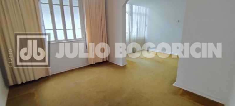 Conheça 2 do imóvel - Amplo apartamento, confortável planta, varanda, 3 quartos, dependências completas, Condomínio baratíssimo. Integração Metrô Uruguai. - JBT305463 - 2 2 - 2