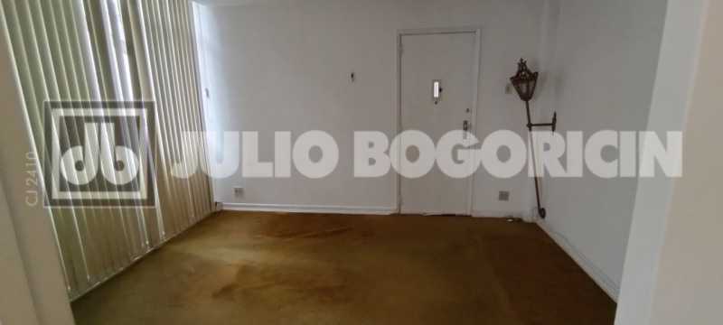 Conheça 4 do imóvel - Amplo apartamento, confortável planta, varanda, 3 quartos, dependências completas, Condomínio baratíssimo. Integração Metrô Uruguai. - JBT305463 - 4 4 - 4