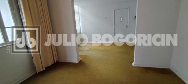 Conheça 6 do imóvel - Amplo apartamento, confortável planta, varanda, 3 quartos, dependências completas, Condomínio baratíssimo. Integração Metrô Uruguai. - JBT305463 - 6 6 - 6