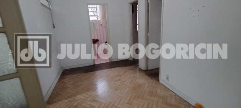 Conheça 8 do imóvel - Amplo apartamento, confortável planta, varanda, 3 quartos, dependências completas, Condomínio baratíssimo. Integração Metrô Uruguai. - JBT305463 - 8 8 - 8