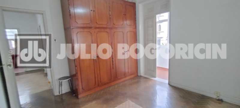 Conheça 11 do imóvel - Amplo apartamento, confortável planta, varanda, 3 quartos, dependências completas, Condomínio baratíssimo. Integração Metrô Uruguai. - JBT305463 - 11 11 - 11